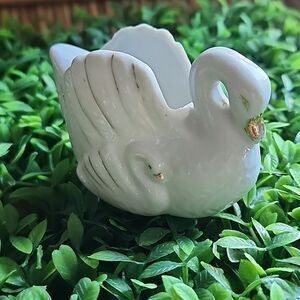 Vintage Dainty Swan Mama & Baby With Gold Tone Accent Coquette